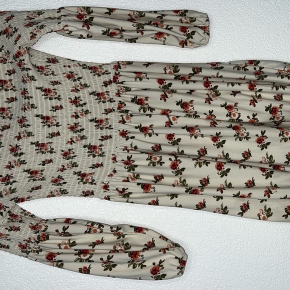 J for justify, floral, scrunched dress - Picture 4 of 6